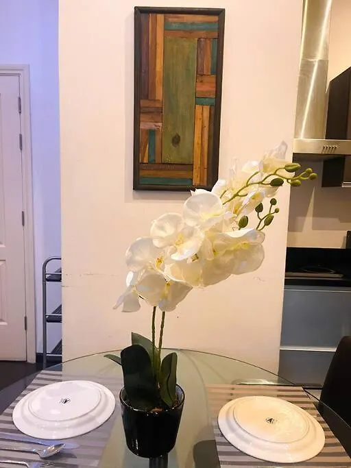 Cozy & Spacious 2Br Penthouse In Makati مانيلا